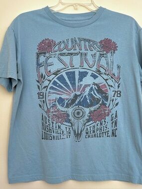 Cold Crush Men’s Powder Blue Country Festival Graphic Tee with Mountain & Skull